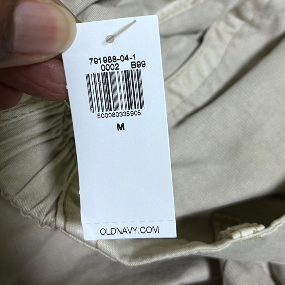 Old Navy Lightweight Khaki Shorts Medium - Picture 10 of 14